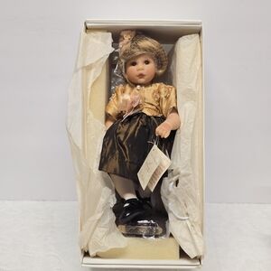 Lee Middleton CLASSIC MINIATURE 9" Lovely Brown Eyed Blonde HANNAH DOLL NWT